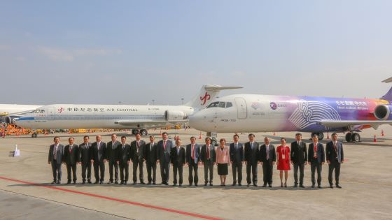 首批2架ARJ21客改货飞机交付 国产商用飞机系列化发展迈出坚实一步